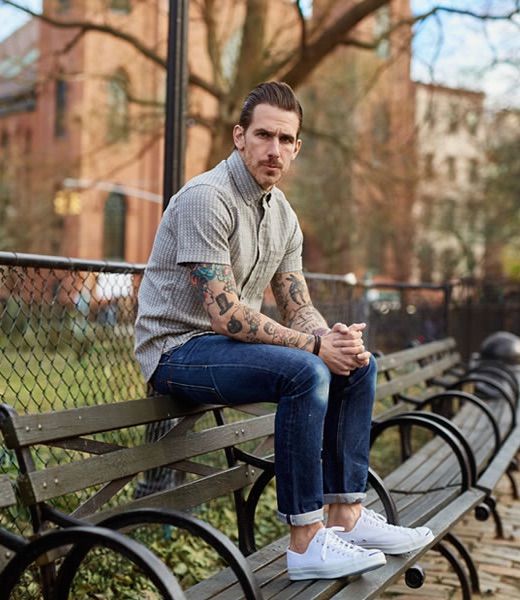 Calça dobrada online com tenis masculino